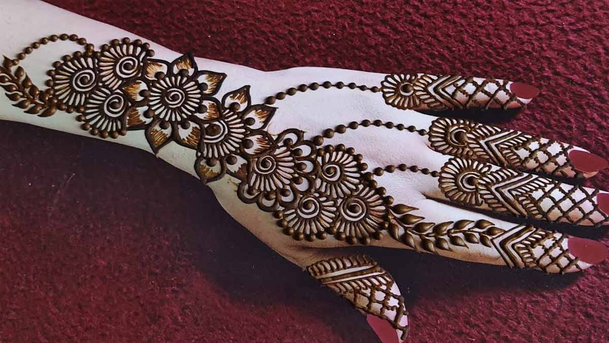 बैक हैंड मेहंदी डिजाइन सिंपल