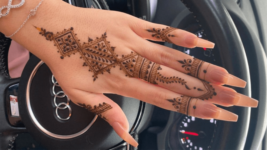 रिंग फिंगर मेहंदी डिज़ाइन