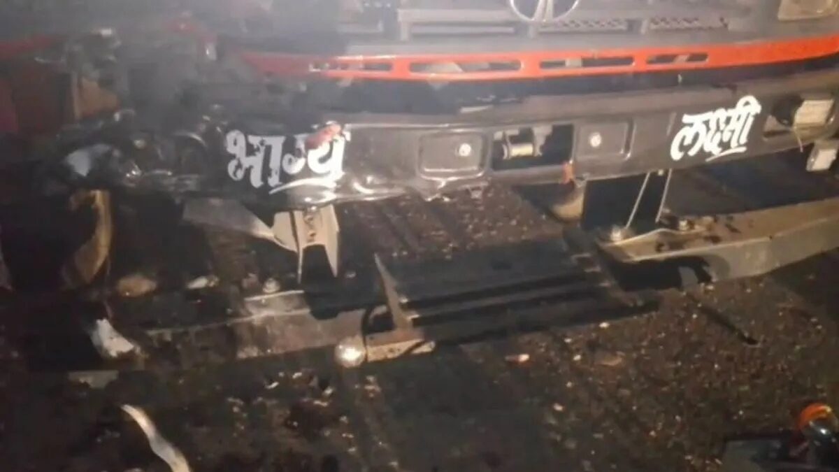 अमेठी में बारात से लौट रहे