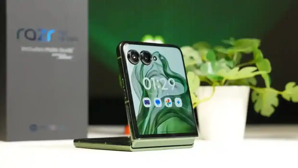 ₹99,999 वाला Motorola Razr